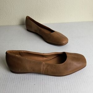 Chelsea & Violet Tan Leather Flats Shoes Size 8.5M Square Toe